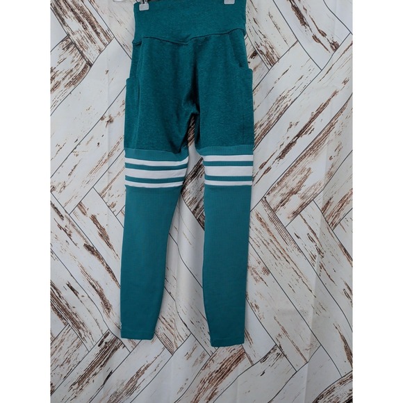 Bombshell Sportswear Pocket Thigh Highs Legging - Picture 5 of 6